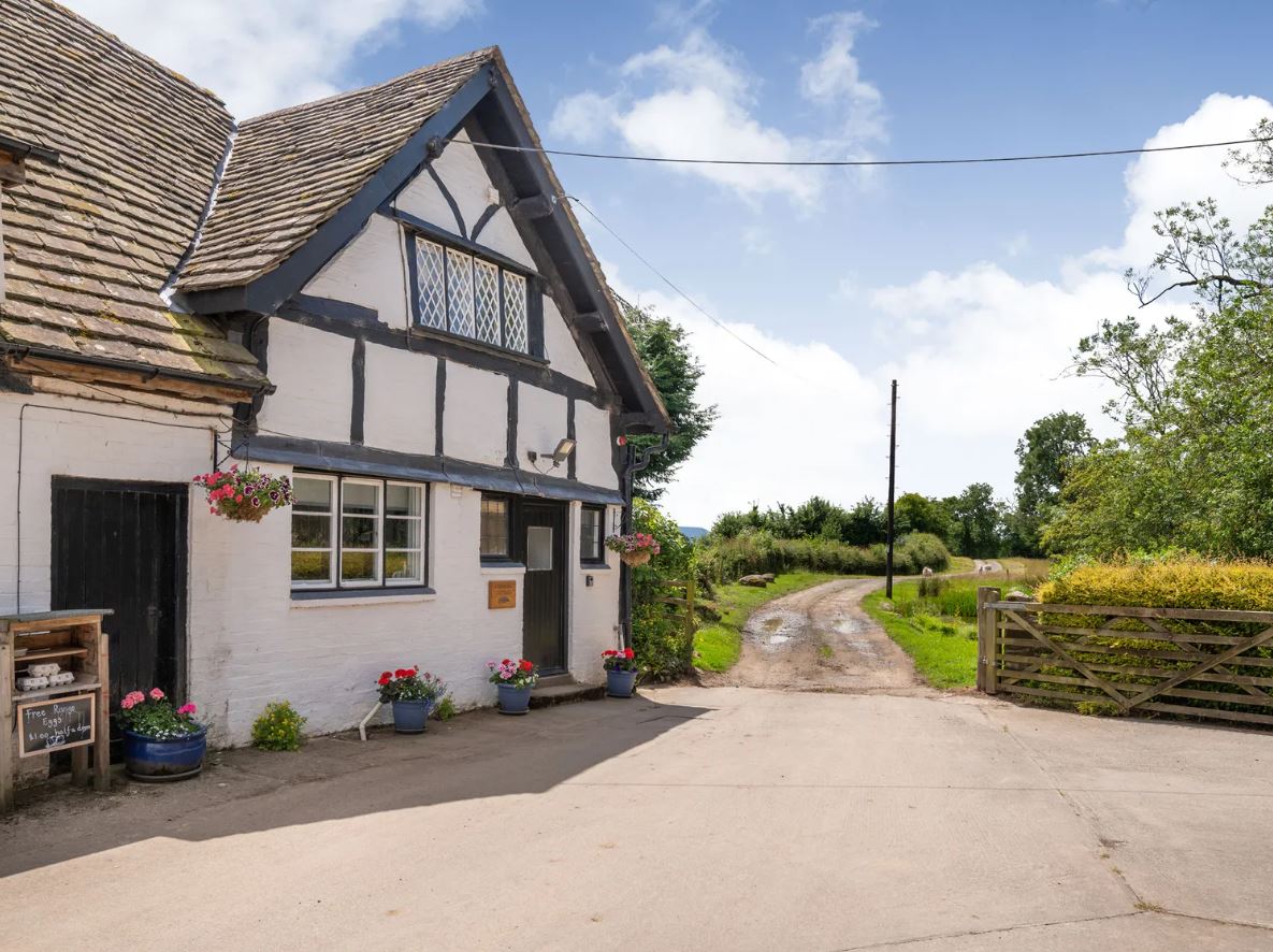Fernhall Farm Holiday Cottage & Shepherds Hut