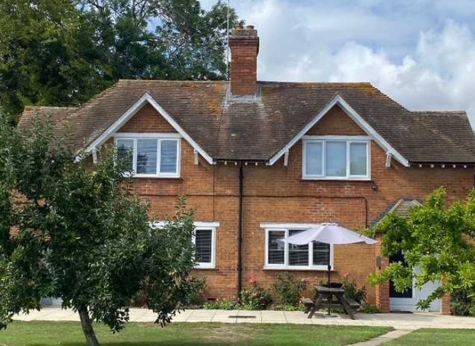 The Gillets Cottage At Charney Manor