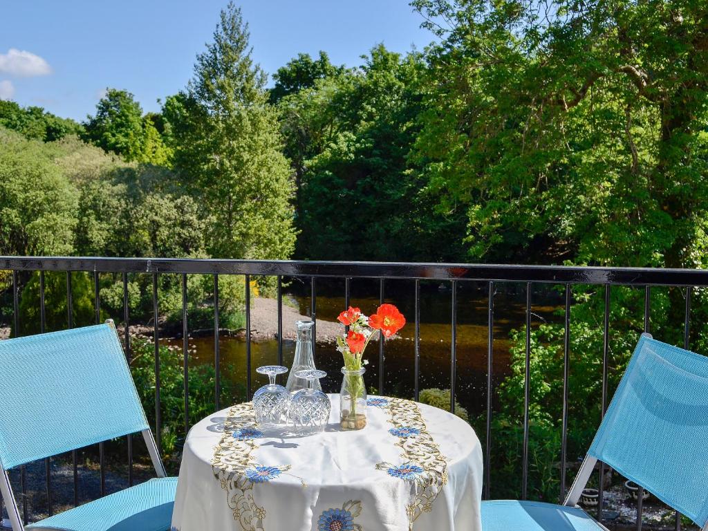 Riverside Holiday Cottage